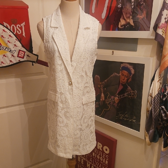 Nanette Lepore Jackets & Blazers - Nanette Lepore White Lace Sleeveless Blazer